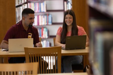 2 students studying in the library