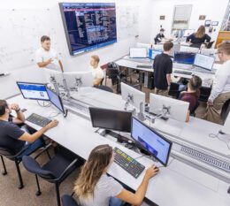 Students at computers with Professor in the Bloomberg Lab on campus